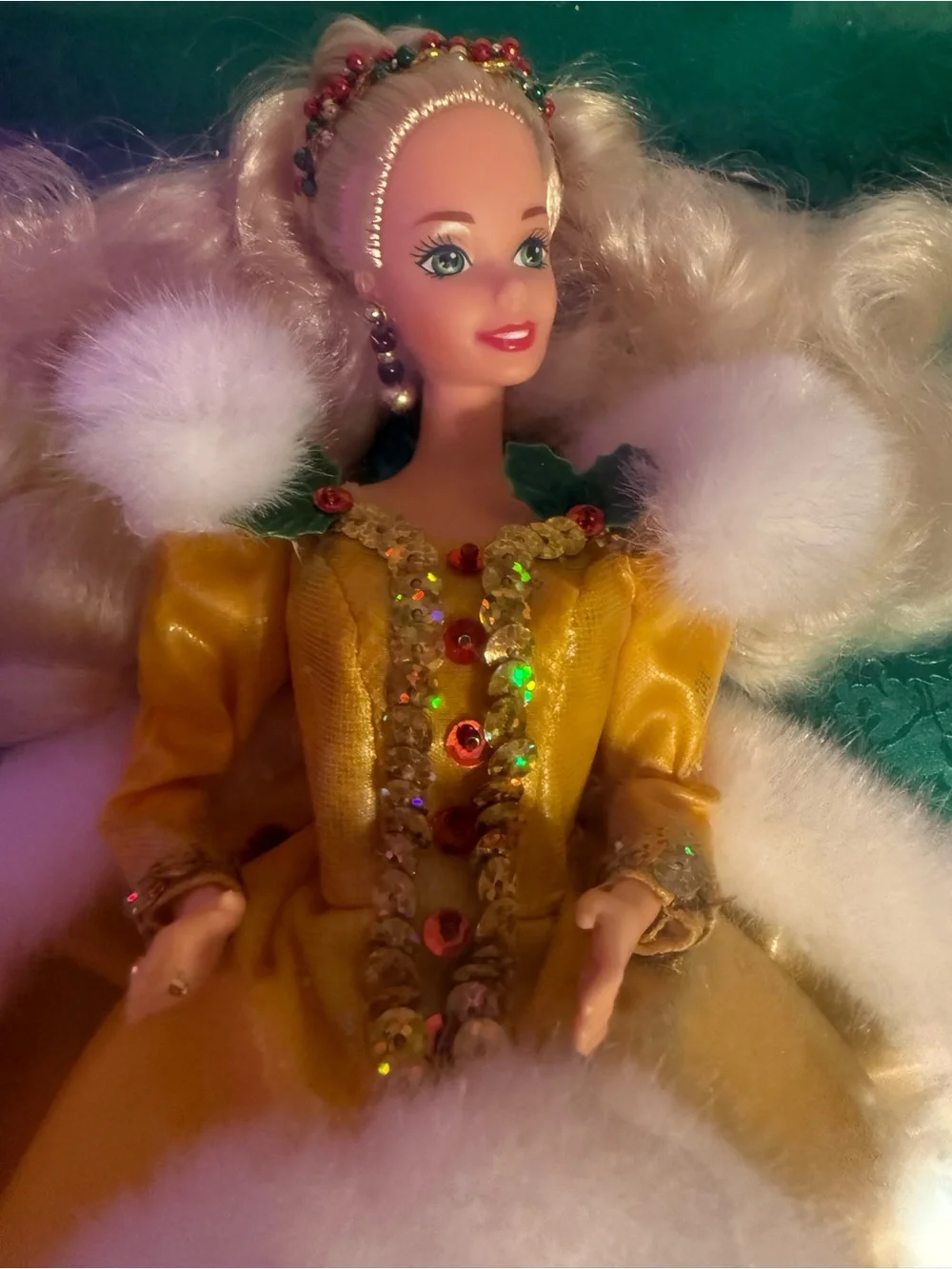 Barbie Happy Holidays 1994 Special Edition Christmas Doll NRFB Gold Dress Blonde